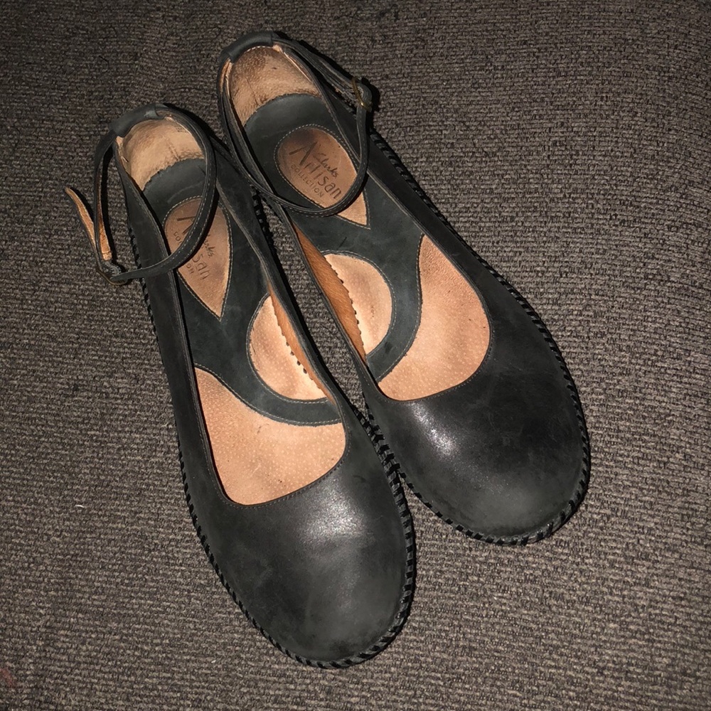 Artisan Clark’s leather embossed wedge sz 11